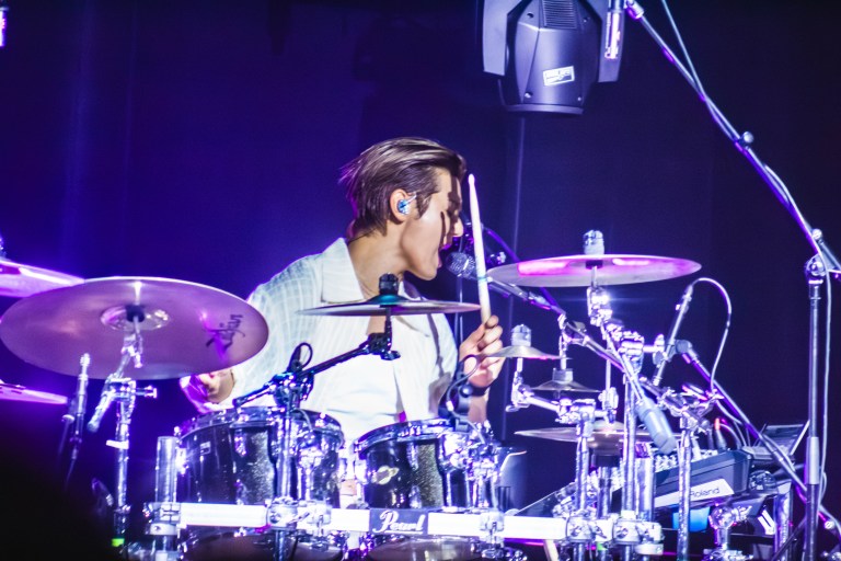 @leane.ctrl - CNBLUE in Paris 2026 - Folies Bergère